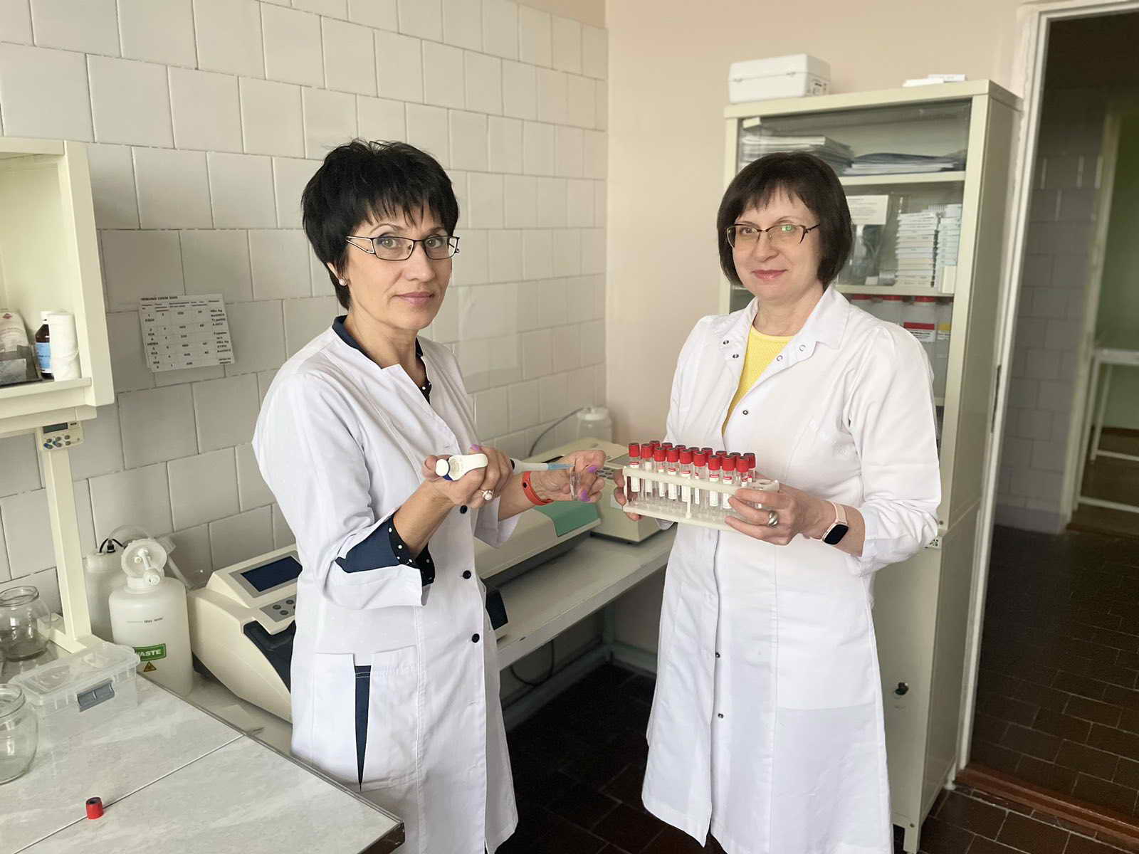 ВІТАЄМО «невидимих героїв» медицини! 15 квітня – Міжнародний день фахівця з лабораторної діагностики. 